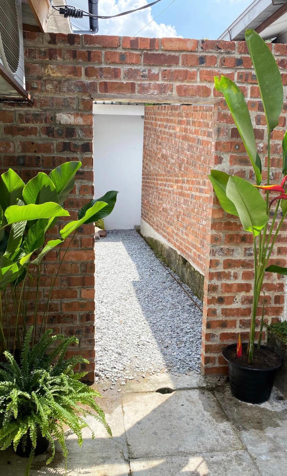 24 Alley