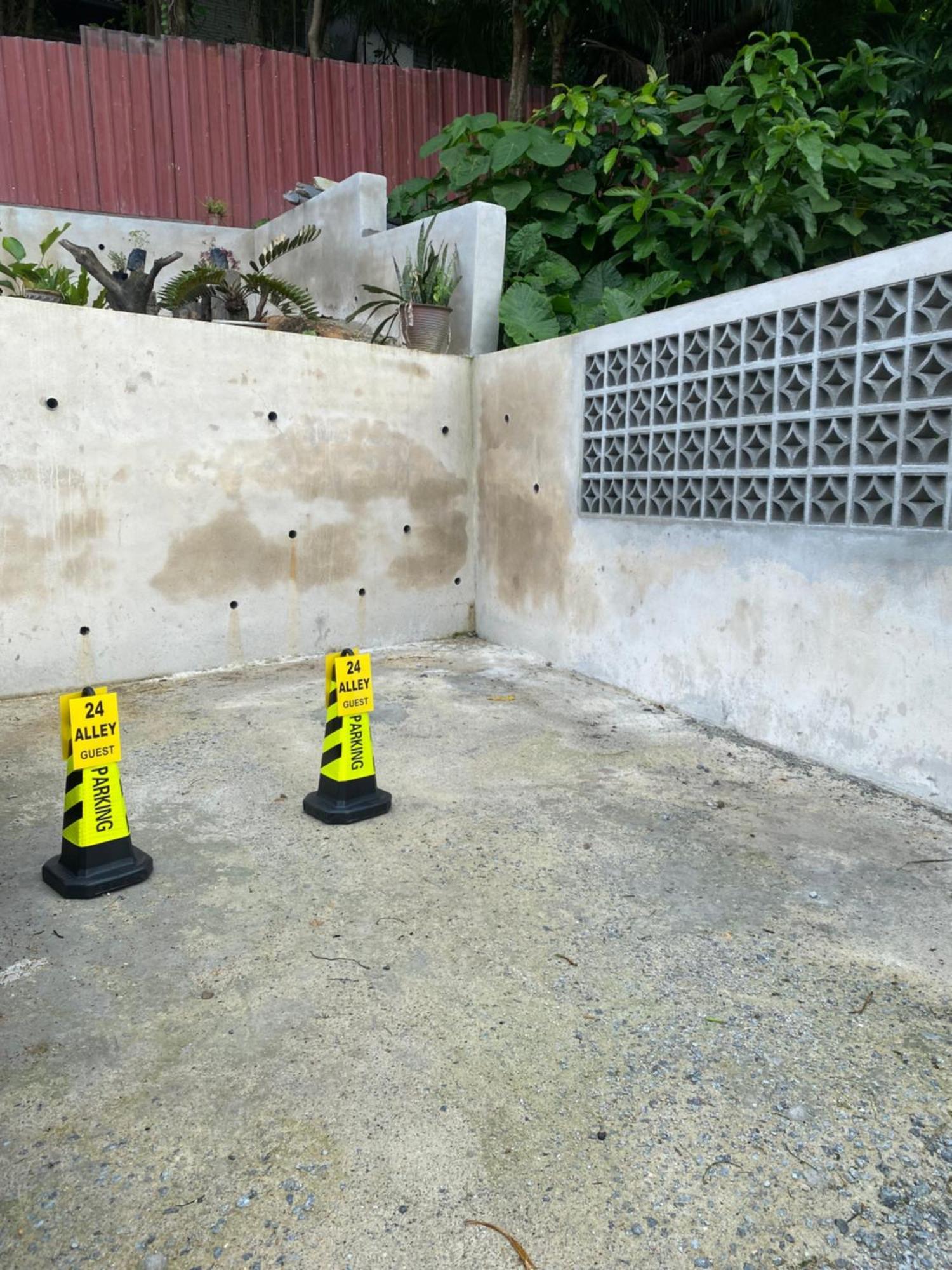 24 Alley Villa *